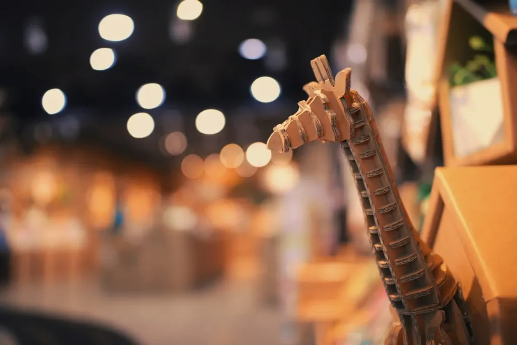 Cutii din carton refolosite pentru proiecte DIY